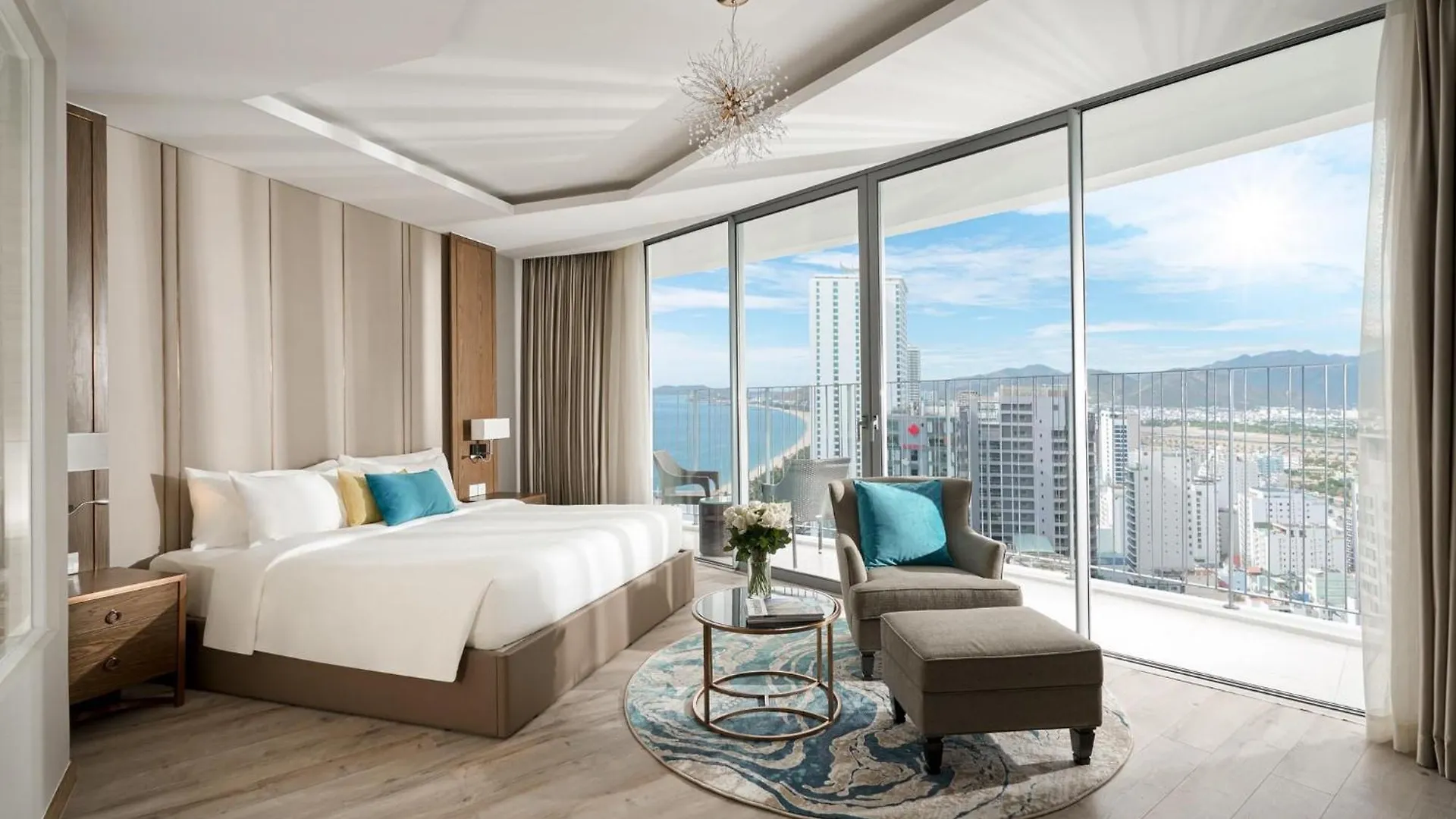 Hotel Panorama Autumn Leaves Nha Trang Beach