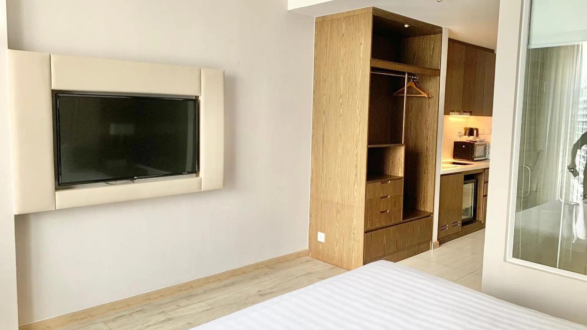 Hotel Panorama Autumn Leaves Nha Trang Beach