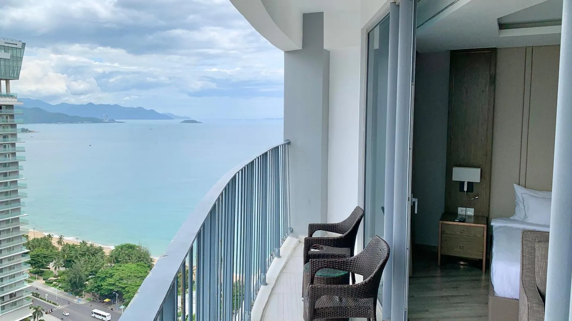 Hotel Panorama Autumn Leaves Nha Trang Beach